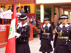 Escolta Ugartina 2008, durante la celebracion del dia del colegio Alfonso ugarte efectuada el 6 de Junio ya que el 7 de Junio es Sabado, Alfonso Ugarte es un heroe peruano, obtuvo en vida el grado de Coronel. Fue Jefe de la Octava División en la defensa de Arica en la Batalla del mismo nombre del 7 de junio de 1880, bajo el mando del Coronel Francisco Bolognesi Cervantes. Alfonso Ugarte nació en Tarapacá el, 13 de Julio de 1847, hijo de los acaudalados comerciantes tarapaqueños Don Narciso Ugarte y Doña Rosa Vernal. A temprana edad, es enviado por sus padres al puerto chileno de Valparaíso donde fue educado, terminando sus estudios en 1868