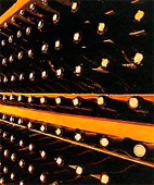 Imbottigliamento del vino... Blog dedicato alla Produzione di grandi Vini italiani, definito da Alessandra Capogna, a supporto della industria del vino italiano... i vini della citta' di Montalcino (toscana) vengono raccontati per una platea attenta ed esperta del buon vino prodotto da noi... e per i buon gustai del vino italiano nel mondo... Invia un tuo articolo indicandoci la tua capacita' produttiva e/o consocenza dell'enologia Italiana...